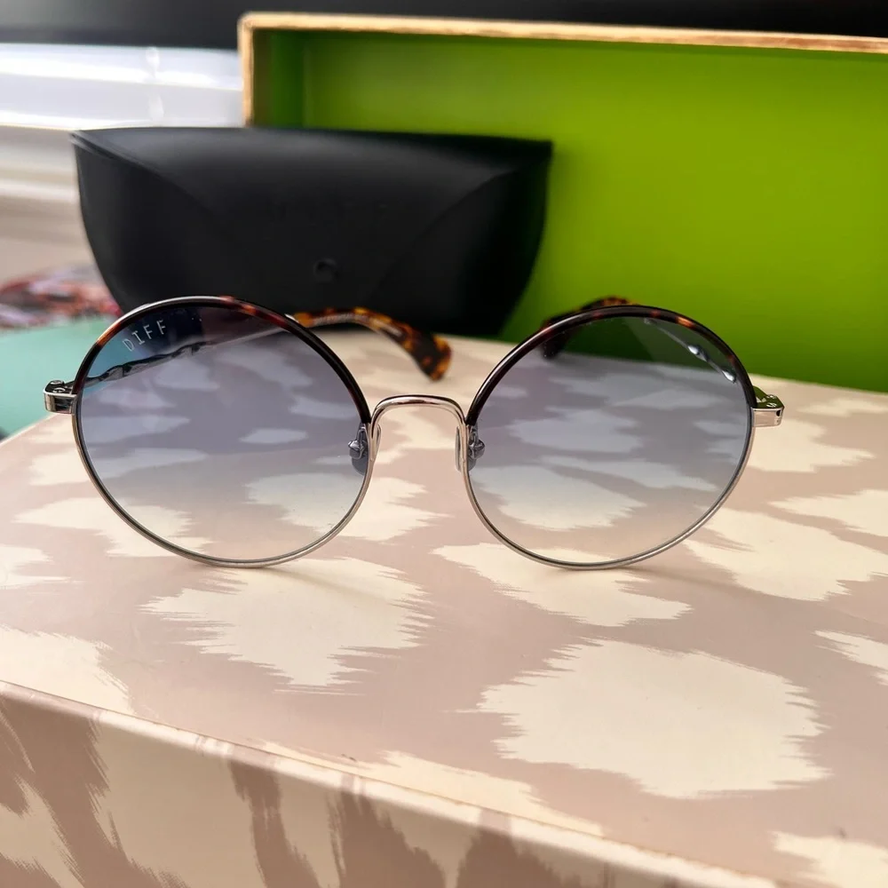 Diff Eyewear Tortoise Frame with Gradient Lenses - Picture 1 of 6